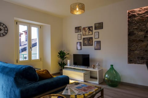 Living room, internet