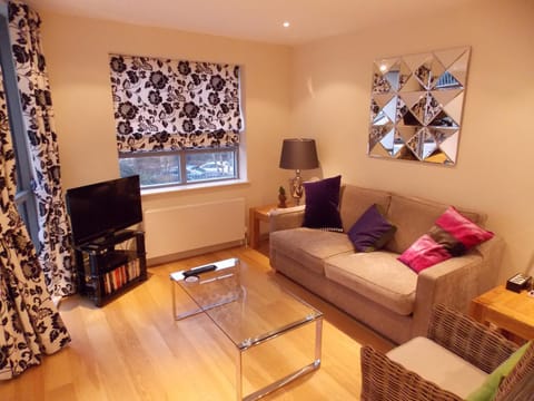 Bed, TV and multimedia, Living room, Seating area