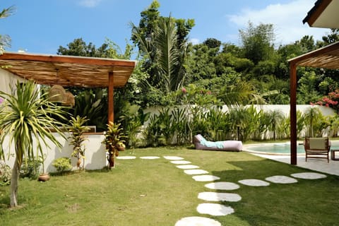 Patio, Facade/entrance, Day, Natural landscape, Garden, Garden view, Pool view, sunbed