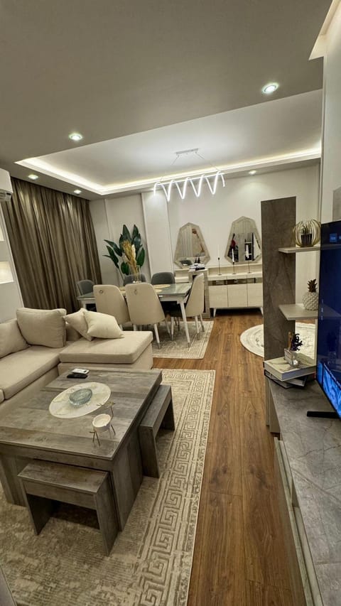 Communal lounge/ TV room, TV and multimedia, Living room, Seating area, Evening entertainment