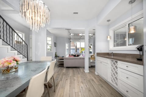 Stunning Casa Surf House in Newport with Parking Stunning Casa Surf House in Newport House in Balboa Peninsula