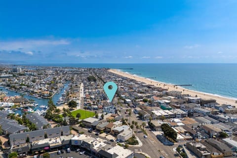 Giant Newport Duplex - Surf, Sand, Playground, Parking House in Balboa Peninsula