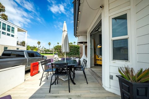 Giant Newport Duplex - Surf, Sand, Playground, Parking House in Balboa Peninsula