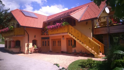 Property building, Facade/entrance, View (from property/room), Balcony/Terrace, Lobby or reception, Garden view, Mountain view