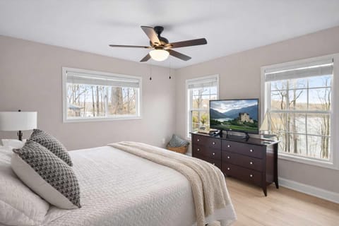 Spacious Home Perfect for Family Getaways House in Nolin Lake