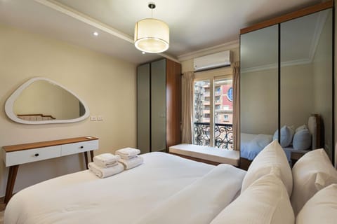 Bed, Bedroom, wardrobe, air conditioner