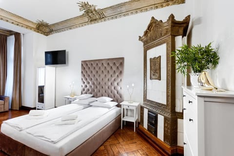 Bed, TV and multimedia, Photo of the whole room, Bedroom, wardrobe