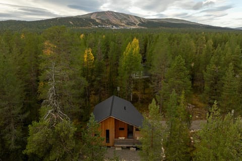 Property building, Day, Natural landscape, Bird's eye view, Mountain view