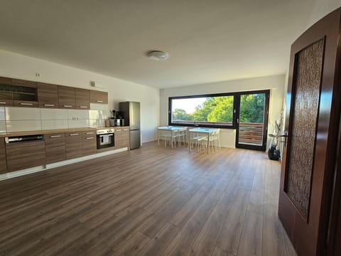 Kitchen or kitchenette, Dining area, pet friendly, stove