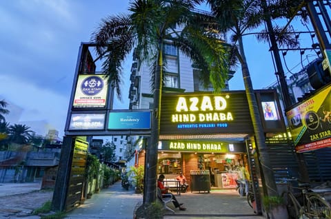 Property building, Restaurant/places to eat, Restaurant/places to eat, Property logo or sign, Neighbourhood, Logo/Certificate/Sign, City view, Street view