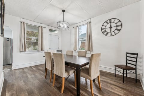 Modern Family Friendly Home 3 Bedroom Great Location House in Pittsburgh