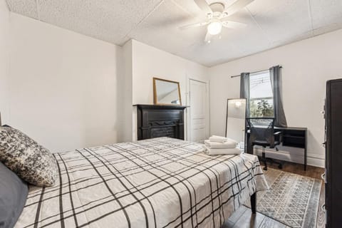 Modern Family Friendly Home 3 Bedroom Great Location House in Pittsburgh