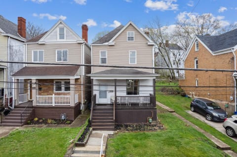 Modern Family Friendly Home 3 Bedroom Great Location House in Pittsburgh
