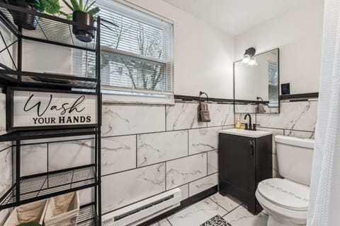 Modern Family Friendly Home 3 Bedroom Great Location House in Pittsburgh