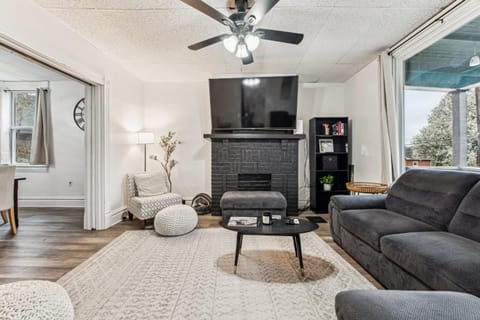 Modern Family Friendly Home 3 Bedroom Great Location House in Pittsburgh