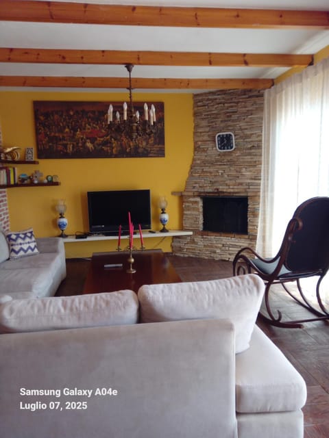 TV and multimedia, Living room, Seating area, flat iron