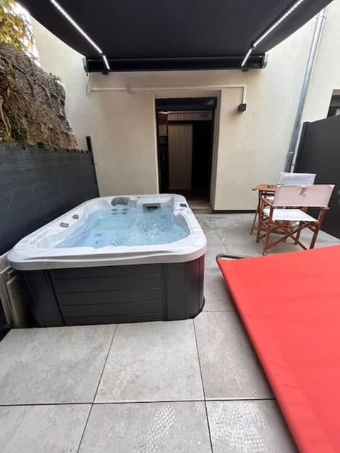 Hot Tub, Spa and wellness centre/facilities