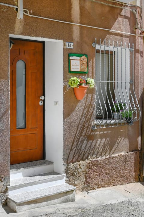 Le antiche mura House in Sardinia