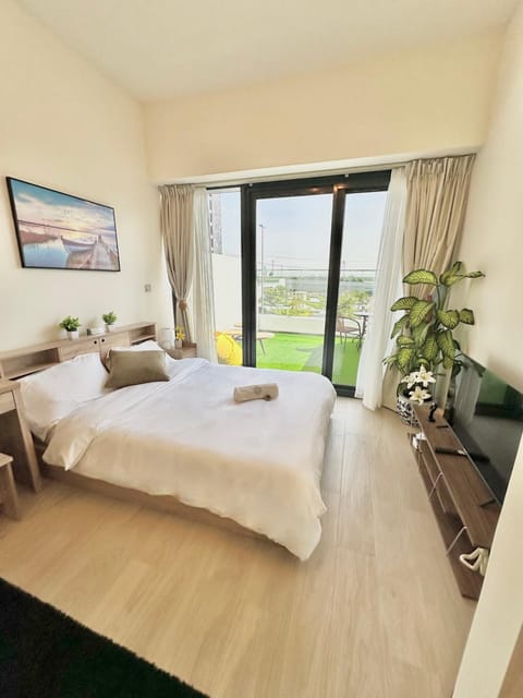 Bed, Natural landscape, View (from property/room), Balcony/Terrace
