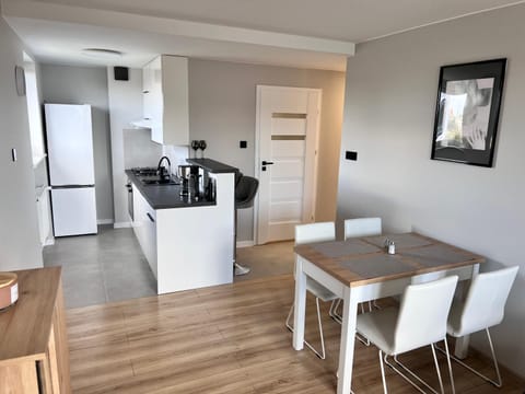 Coffee/tea facilities, Kitchen or kitchenette, dishwasher, stove