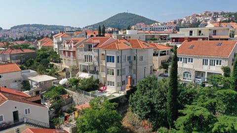 Property building, Neighbourhood