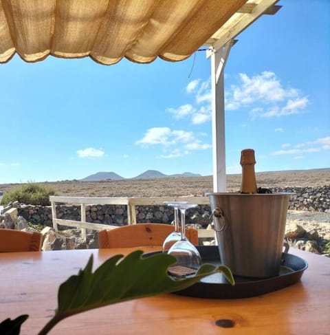 Natural landscape, View (from property/room), Balcony/Terrace, Dining area, Mountain view
