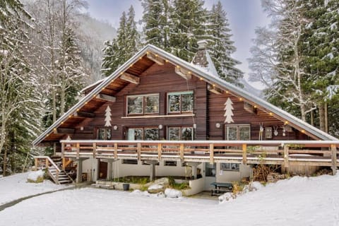 Property building, Spring, Natural landscape, Winter, Skiing, Table tennis, Mountain view