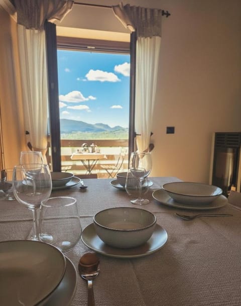 Property building, Photo of the whole room, Dining area, Lunch, Lunch