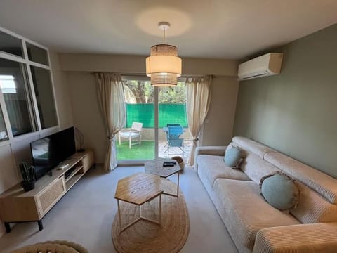 2 pièces Cosy Cagnes sur mer Hippodrome Apartment in Cagnes-sur-Mer