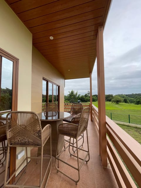 View (from property/room), Balcony/Terrace, Dining area, Mountain view, Inner courtyard view