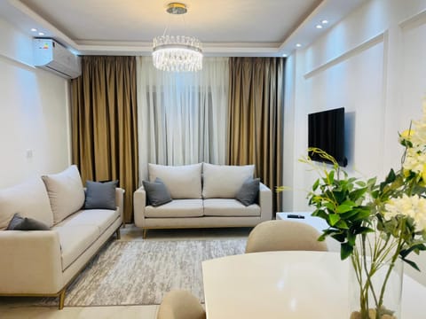 Communal lounge/ TV room, TV and multimedia, Living room, Seating area, Evening entertainment