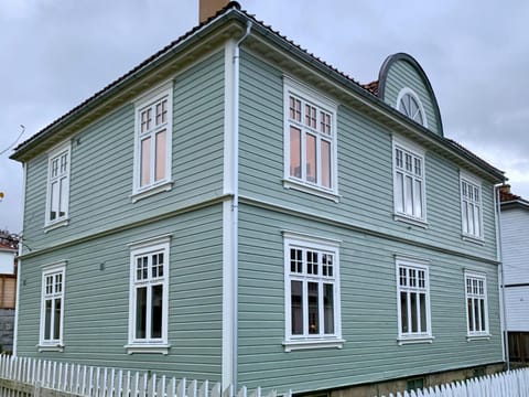 Property building, Day