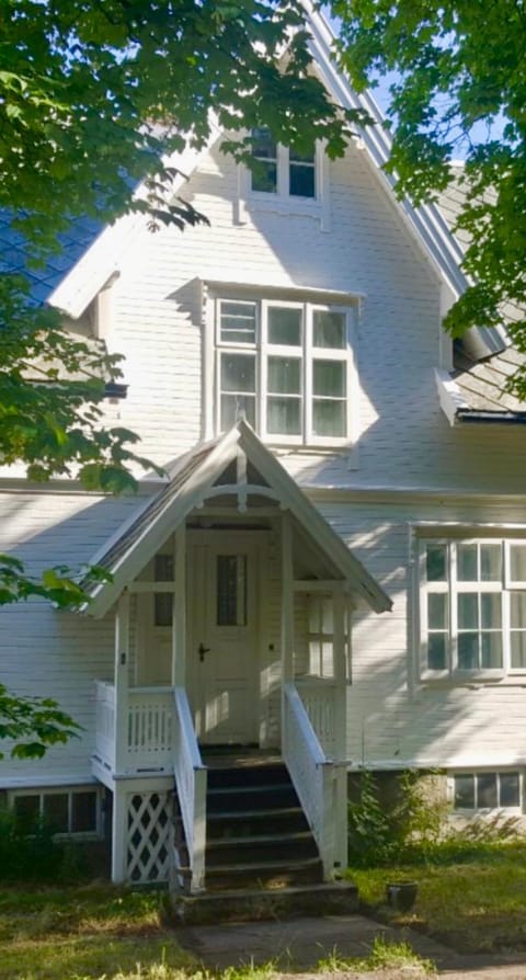 Kunstnerboligen i Lødingen - din kreative loshavn Vacation rental in Nordland, Norway