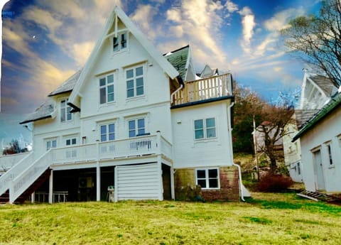 Kunstnerboligen i Lødingen - din kreative loshavn Vacation rental in Nordland, Norway