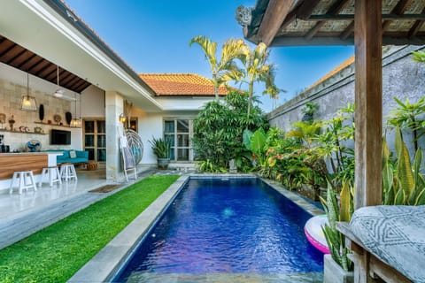 Villa Azure 1 - Private suite in shared Balinese pool villa near Echo Beach! Vacation rental in North Kuta