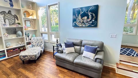 6 Bedroom 4 Bath - Private Pool Close to Beach -HK House in South Forest Beach