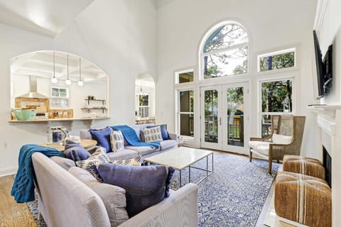 Gorgeous 7 Bed 6 & 1-2 Bath Home with Private Heated Pool House in South Forest Beach