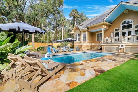 Gorgeous 7 Bed 6 & 1-2 Bath Home with Private Heated Pool House in South Forest Beach