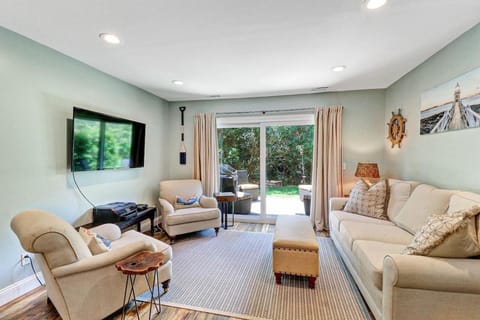 Coligny Villa 2 bd 2 & one half bath with pool-walk to beach 13CV House in North Forest Beach