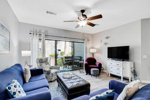 Upgraded Pet Friendly 3 bed 3 bath Beach Villa Walk to the beach Villa in South Forest Beach