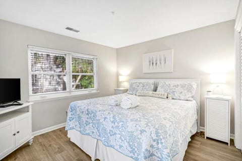 Beach close best of the best 3 bed 3 bath pet friendly Villa House in South Forest Beach