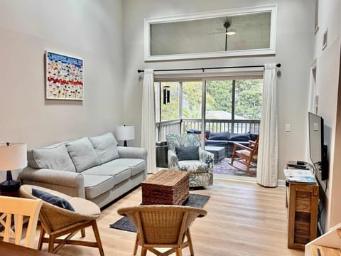 Beach close best of the best 3 bed 3 bath pet friendly Villa House in South Forest Beach