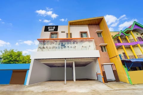 Facade/entrance