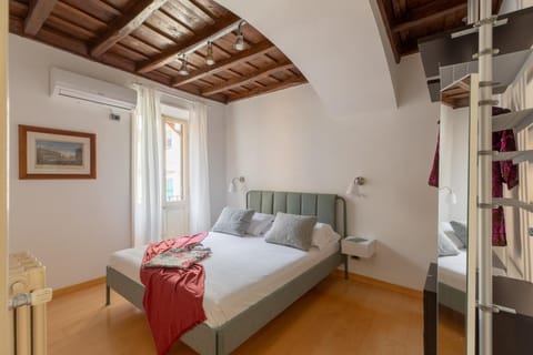 Bed, Living room, Photo of the whole room, Seating area, Bedroom, towels