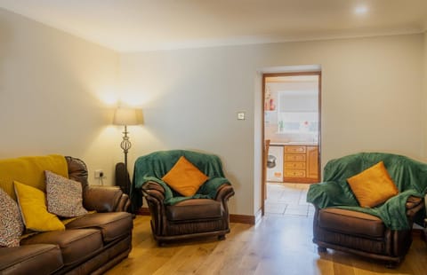 GuestReady - Cosy retreat in Chapelizod House in Dublin