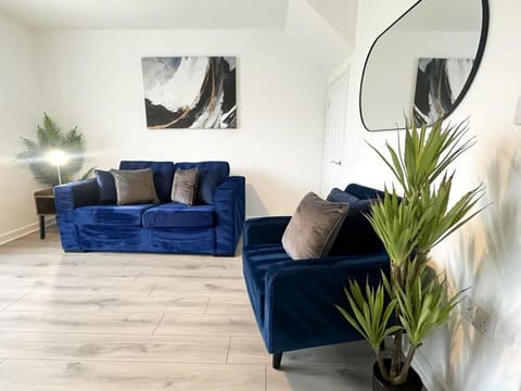 Curlew Place by Blue Skies Stays House in England