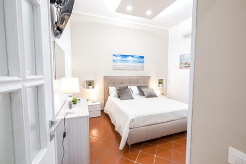TV and multimedia, Photo of the whole room, Bedroom, internet
