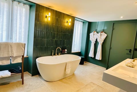 Bathroom, Bath, towels