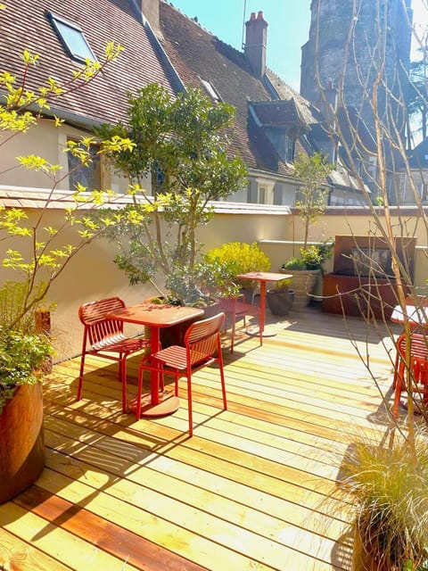Patio, Spring, Day, Garden, Dining area