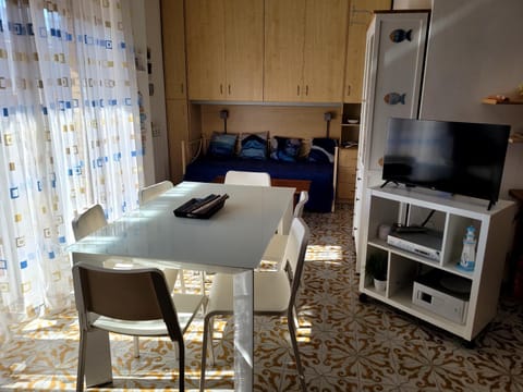 Living room, Photo of the whole room, Dining area